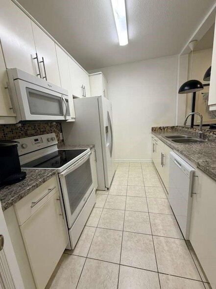 Building Photo - 6214 Stevenson Dr