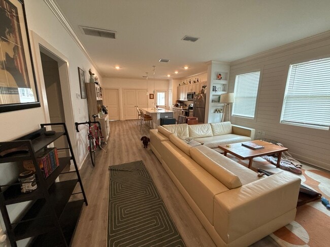Building Photo - Beautiful 3 bedroom home near Downtown St ...