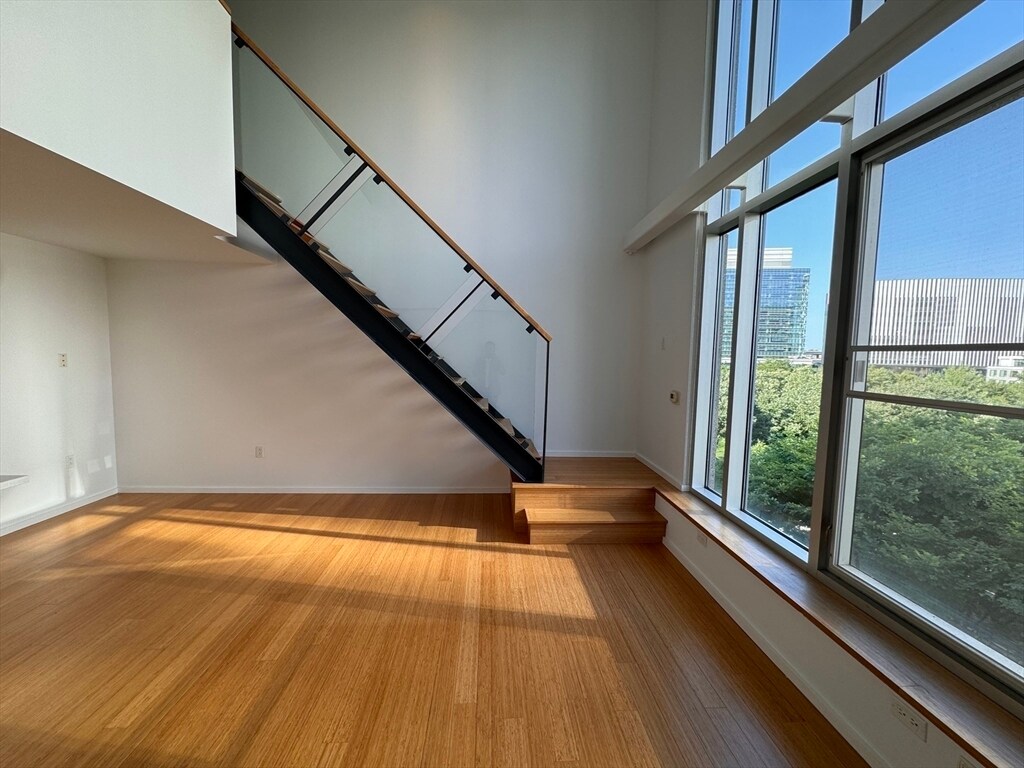 Foto principal - 1 Earhart St