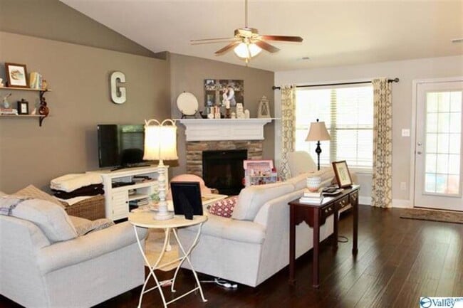 Foto del edificio - 123 Autumn Haven Ln