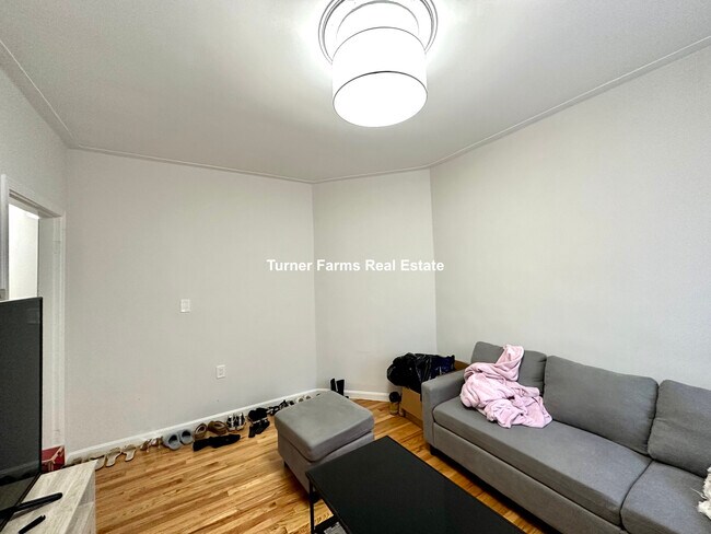 Foto del edificio - 153 E Cottage St