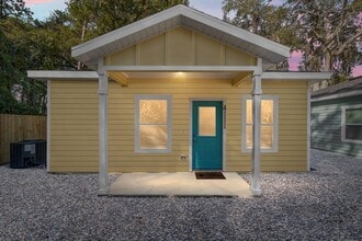 Building Photo - 4107 SW 15 Pl