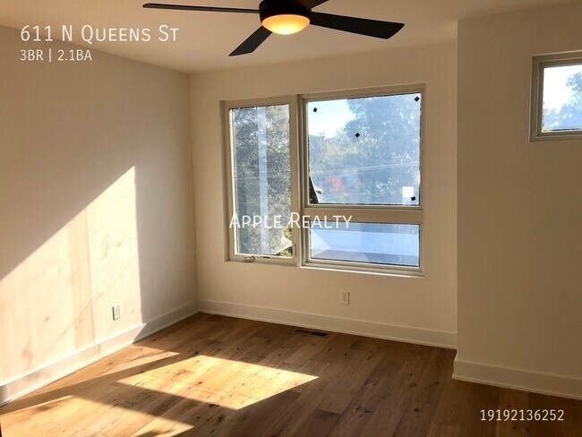 Foto del edificio - 611 N Queens St Townhome - Available Augus...