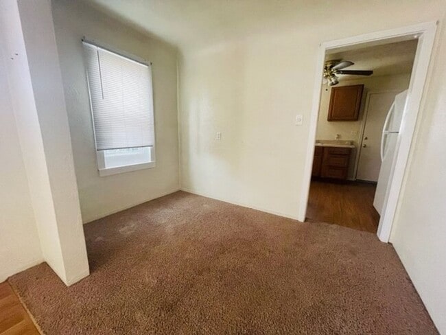 Foto del edificio - 1002 W Deming St