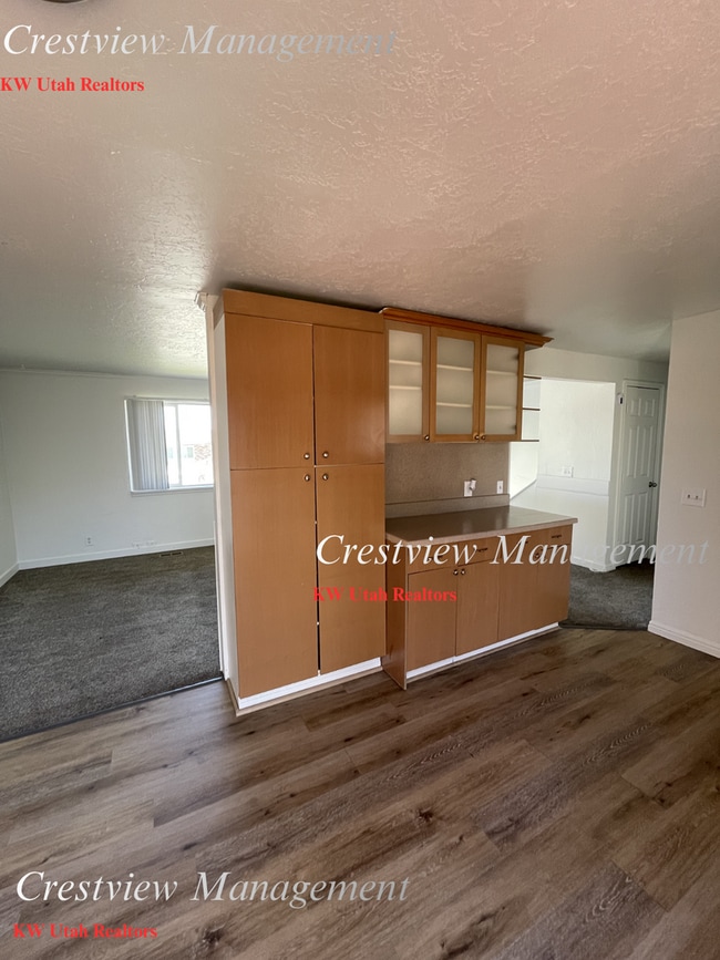 Building Photo - Spacious Home in Magna – Convenient Location! 1st month's rent free!