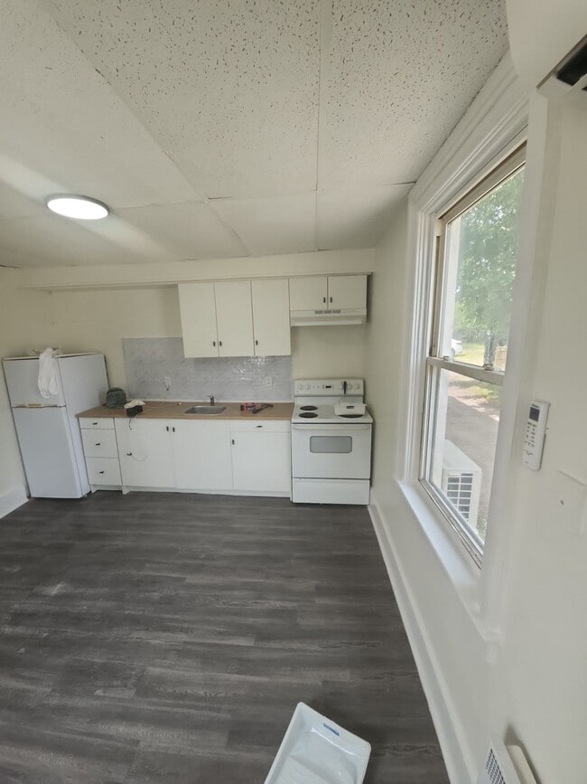 Building Photo - 64 Walker St