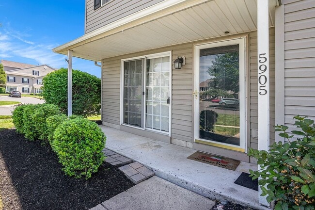 Building Photo - 5905 Drawbridge Ct