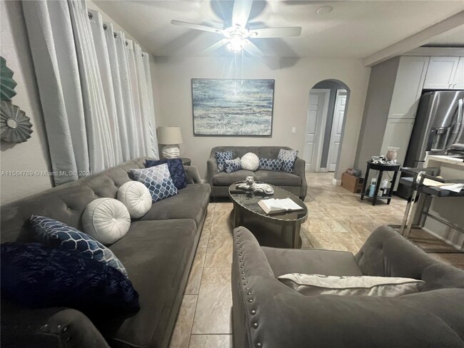 Foto del edificio - 3421 SW 12th Ct