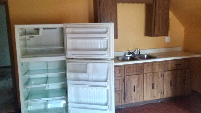 Kitchen - 3461 Shadeland Ave