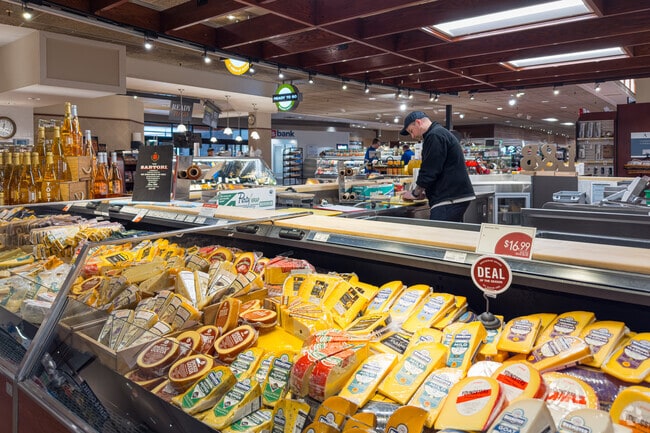 Lunds and Byerly's in Wolfe Park has a large selection of grocery goods.