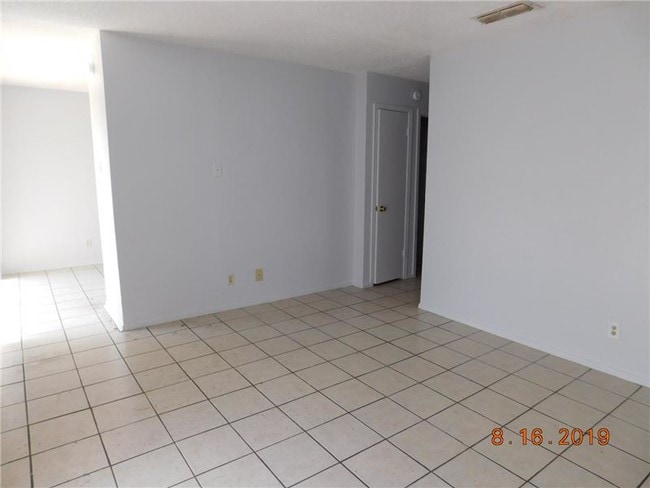 Building Photo - 2314 Andover Dr