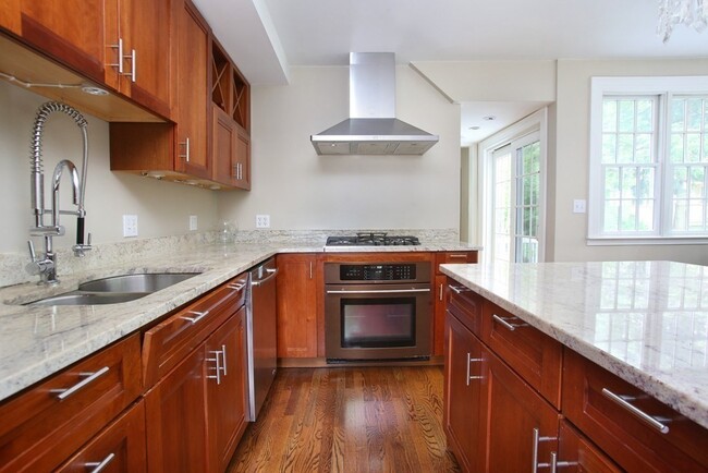 Foto del edificio - 204 Pleasant St