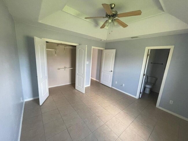 Building Photo - 803 W Emerald Dr