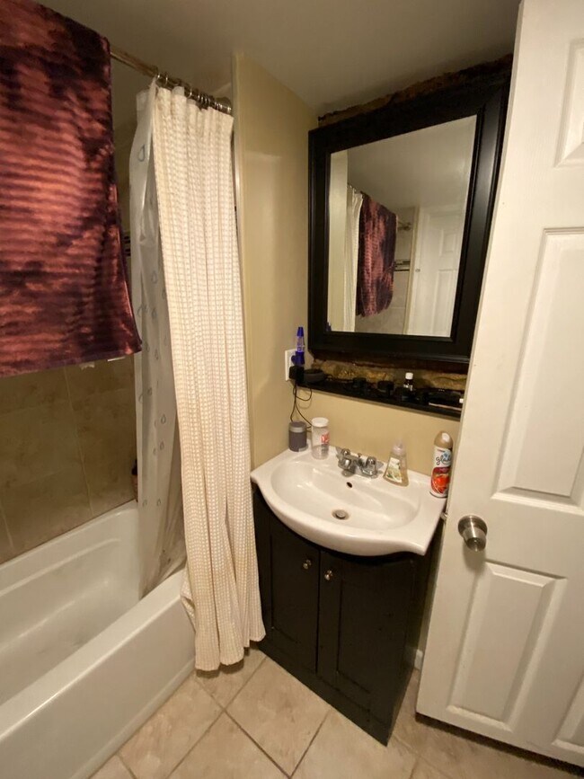 Foto del edificio - Available May - Quirky 2+ Bedroom Home in ...