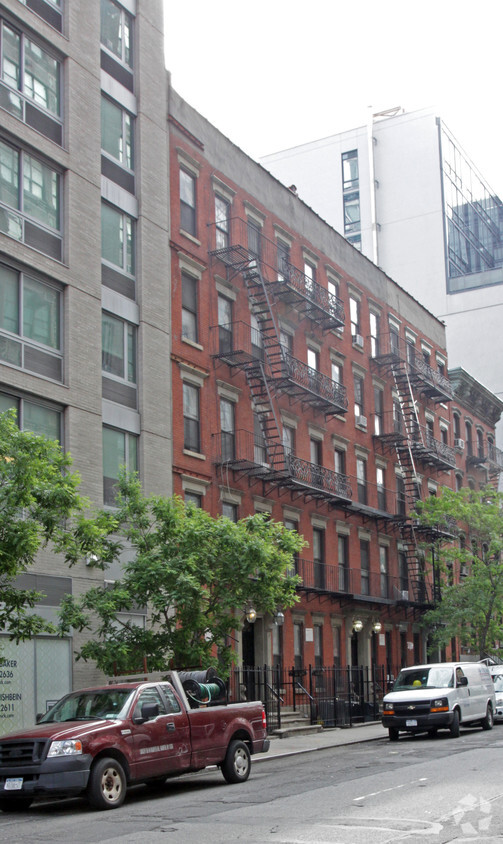 Building Photo - 449 W 37th St