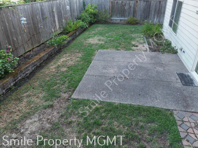 Building Photo - 16042 SW Medallion Ln