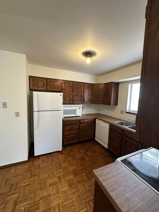Foto del edificio - Lovely 4 bedroom house avail now