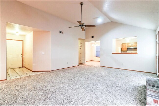 Building Photo - Beautiful home in the Oakwood East Subdivi...