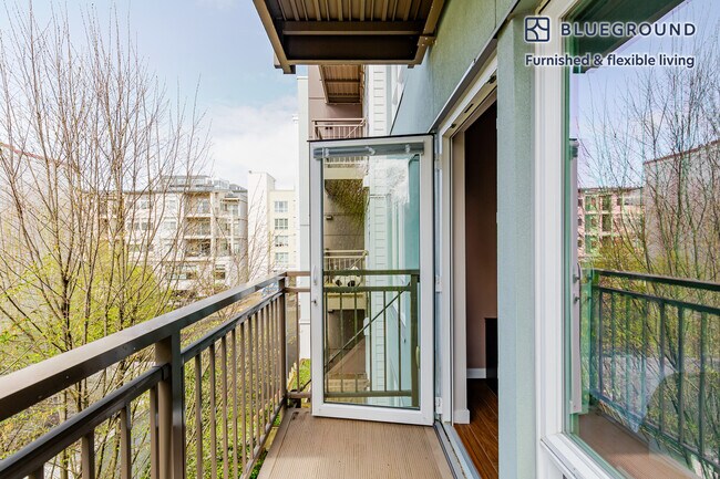 Foto del edificio - 10333 Main St