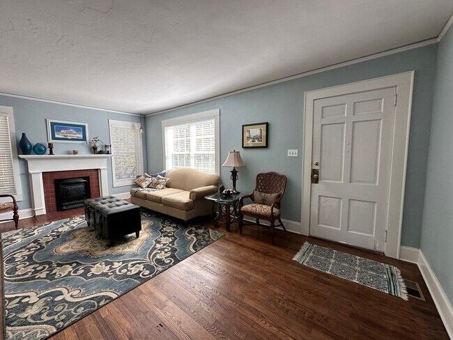 Foto del edificio - Exclusively Offered By Muse Realty LLC