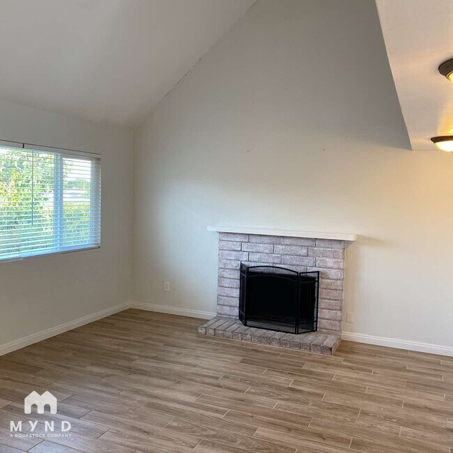 Foto del edificio - 8239 Water View Ct