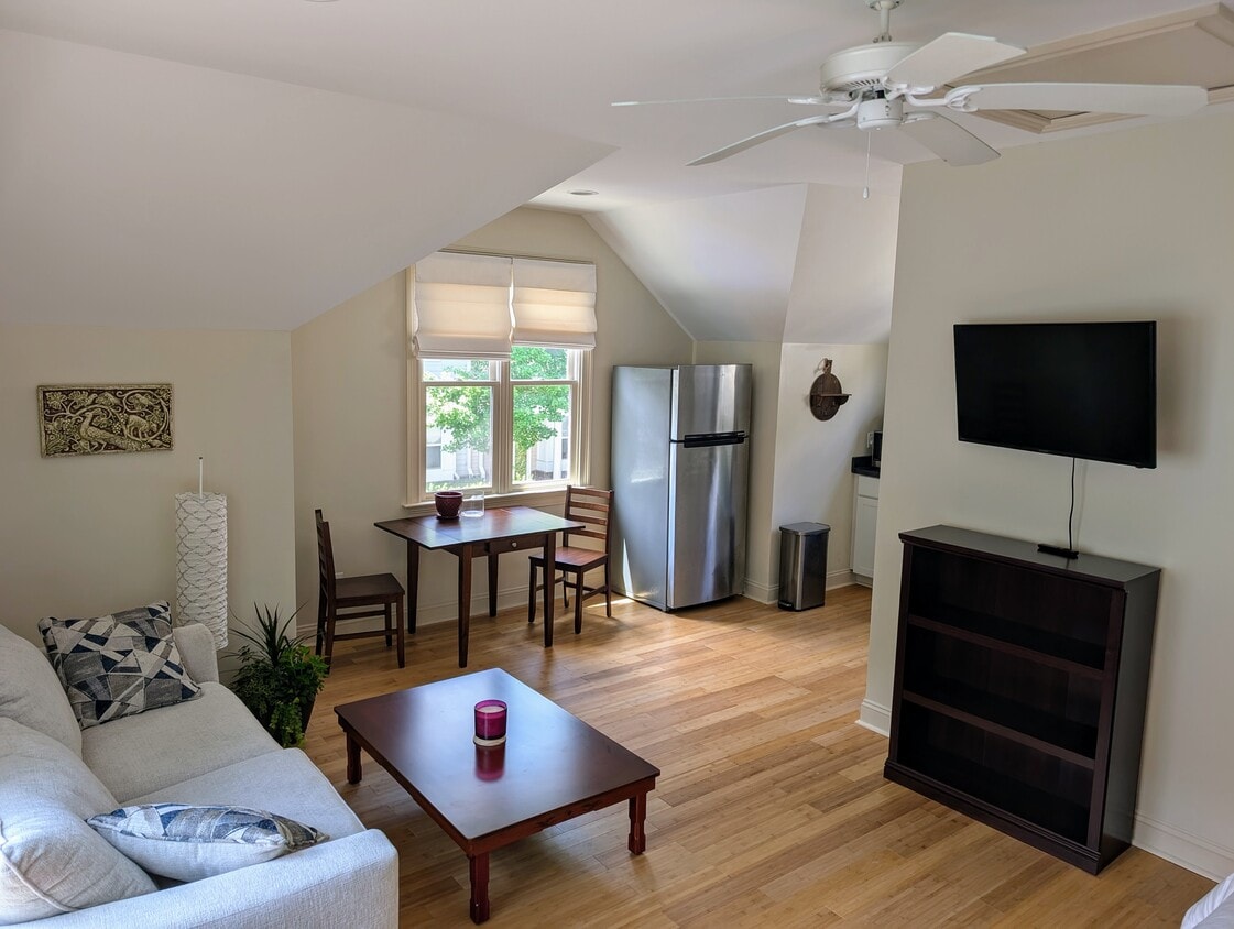 View from entrance - 217 W Winmore Ave