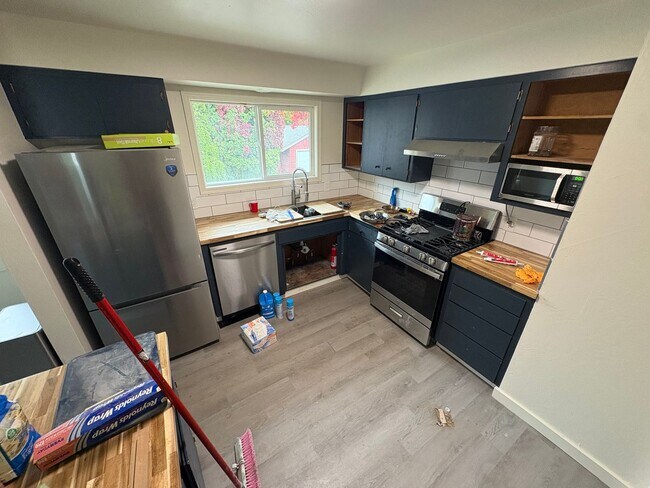 Foto del edificio - 4 bed 3 Bath Near Downtown CDA