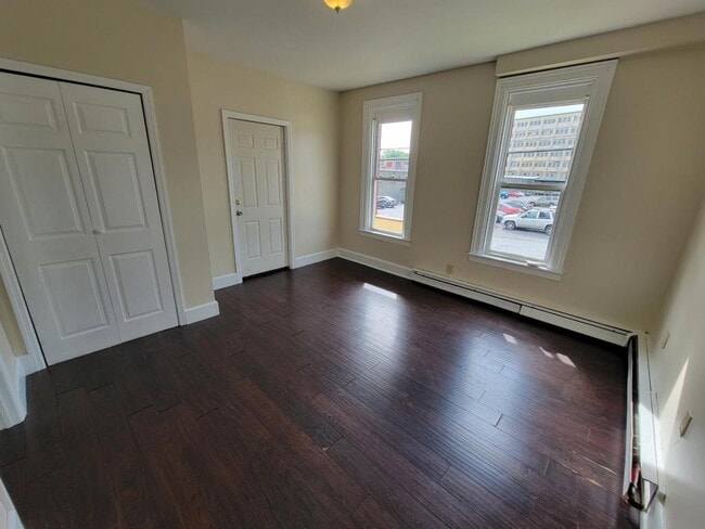 Building Photo - 353-355 Forest Ave, 1L