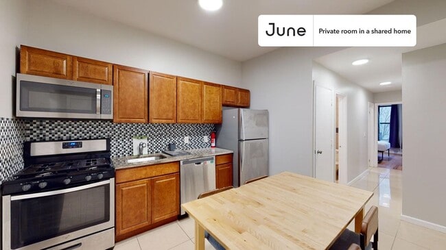 Building Photo - Private bedroom in 4 bed/2 bath Home