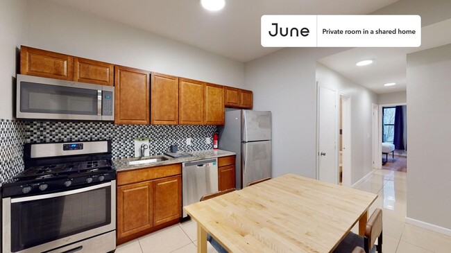 Building Photo - Private bedroom in 4 bed/2 bath Home