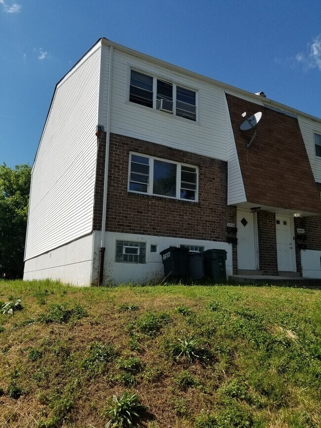 Foto del edificio - 8800 Cottage St