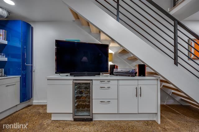 Foto del edificio - 1 br, 1 bath Condo - 2727 Hood St Apt 105