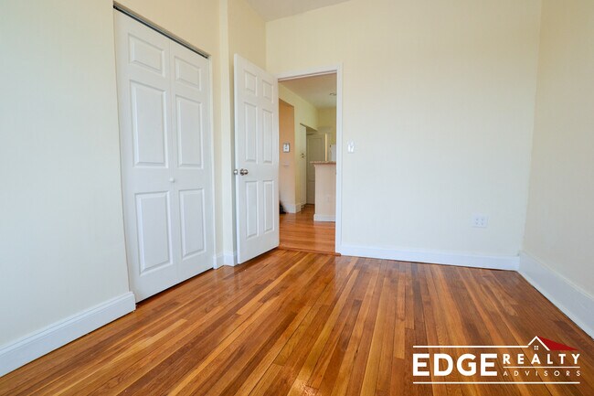 Building Photo - 1874 Commonwealth Ave