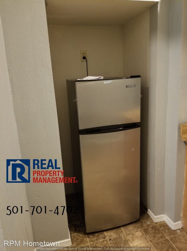 Building Photo - Studio, 1 bath House - 640 Park Ave. Unit B