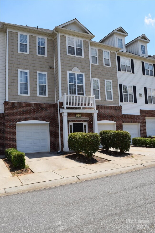 Building Photo - 6319 Park Creek Dr