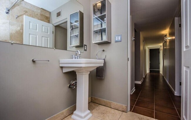 Foto del edificio - 1148 E Glenn Dr, Phoenix, AZ 85020