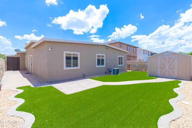 Foto del edificio - 12865 Little Misty Ln