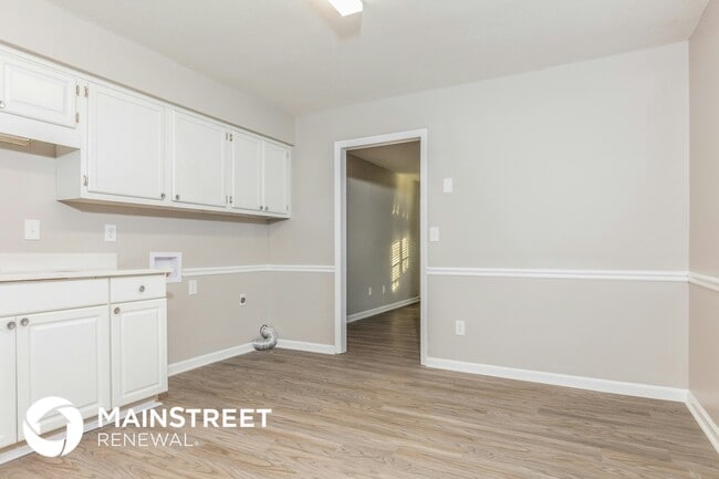 Building Photo - 405 Pineland Ave