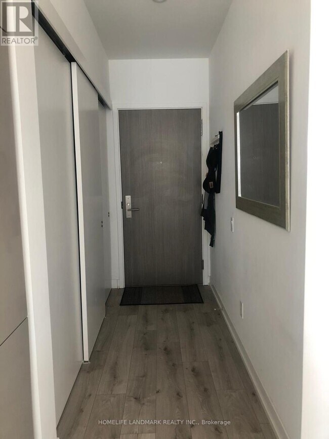 Photo du bâtiment - 161 Roehampton Ave