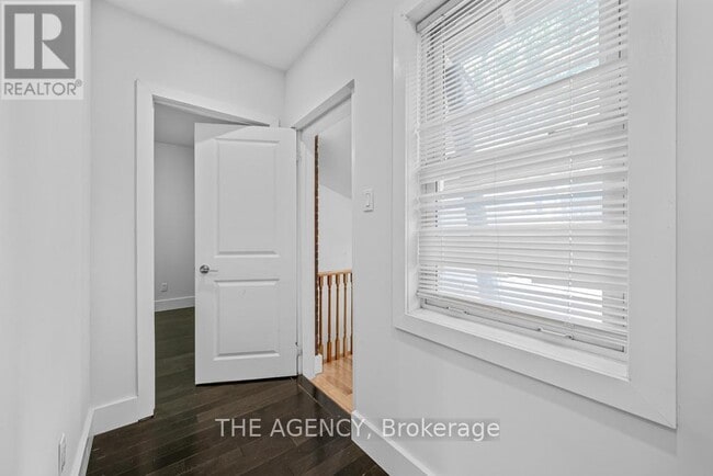 Building Photo - 26 Gatwick Ave