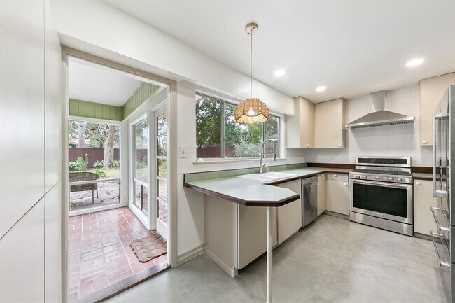 Building Photo - 5221 W 43rd St
