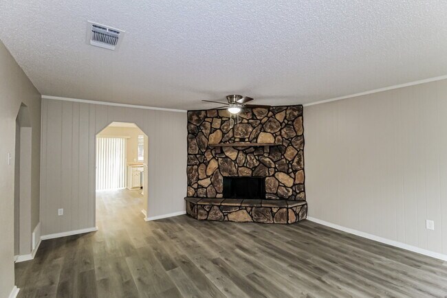 Foto del edificio - 6628 Brookdale Dr