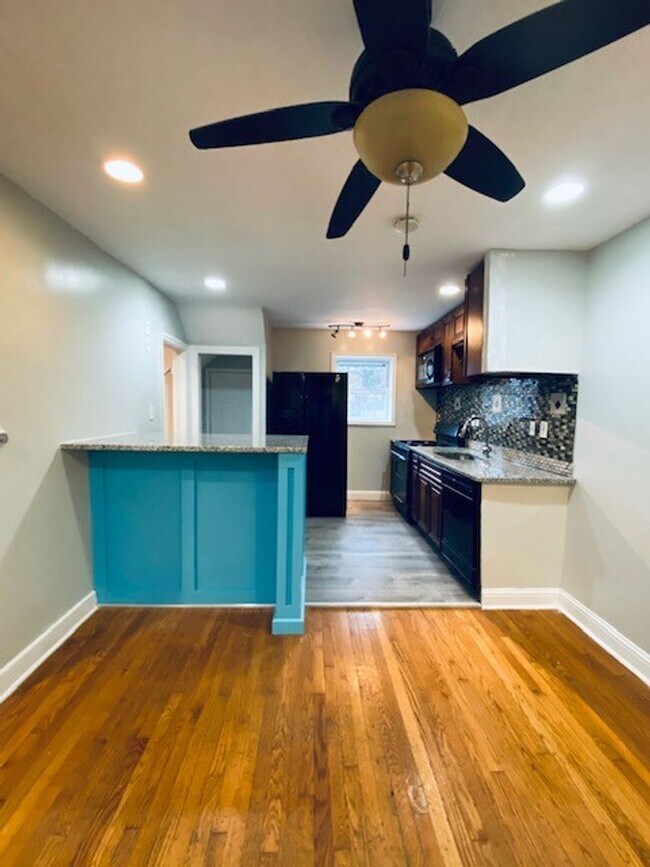 Foto del edificio - 737 E Cold Spring Ln