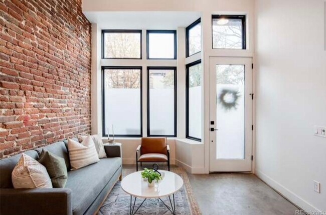 Foto del edificio - 807 E 22nd Ave