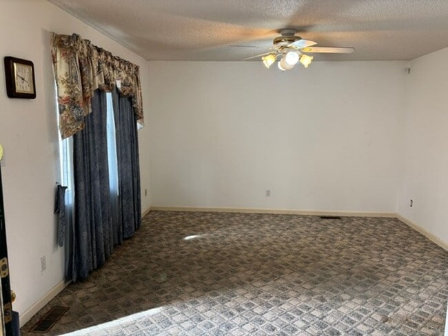 Building Photo - 2818 S Villa Dr