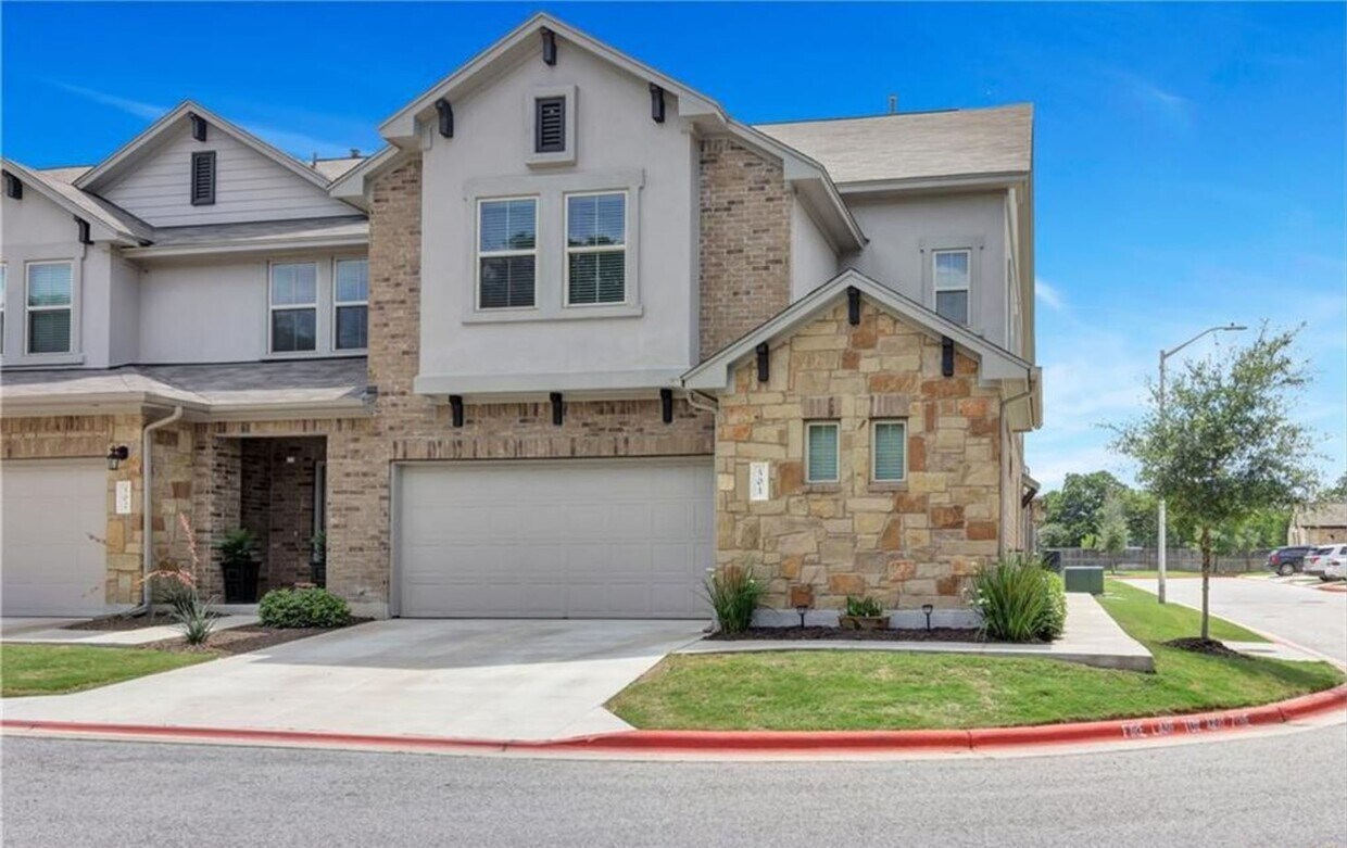 Foto principal - 2304 S Lakeline Blvd