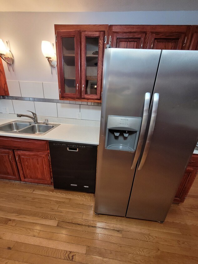 Kitchen - 1609 Husky Trl