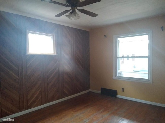 Building Photo - 2065 Robin St