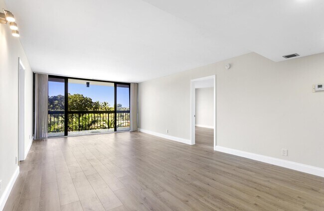 Building Photo - 2425 Presidential Way