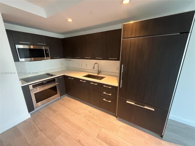 Foto del edificio - 45 SW 9th St